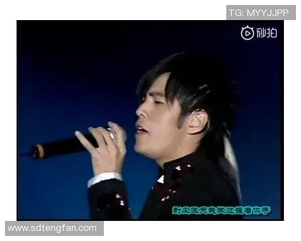 前足球明星在微博分享生活点滴引发粉丝热议与怀旧情怀